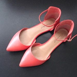 Breckelle’s size 9 Pink Flats